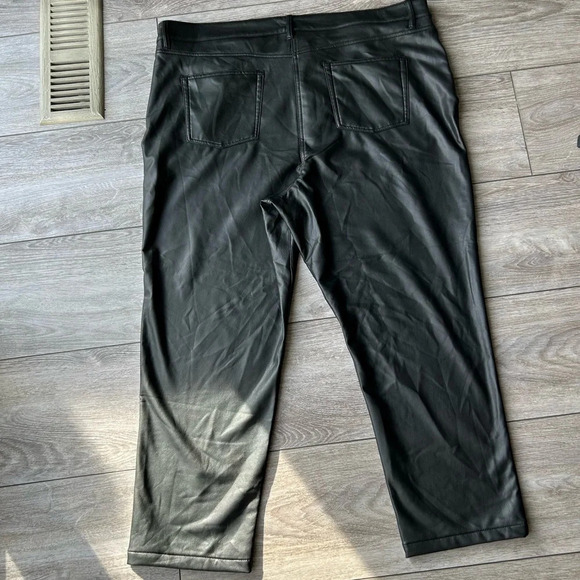 NWT Reitmans Straight Leg High Rise Faux Leather Pants in Black - Picture 13 of 14